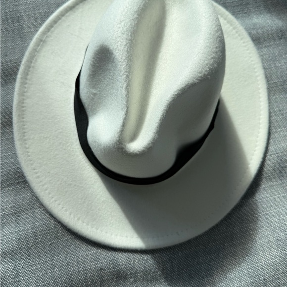 Wool hat - Picture 2 of 2